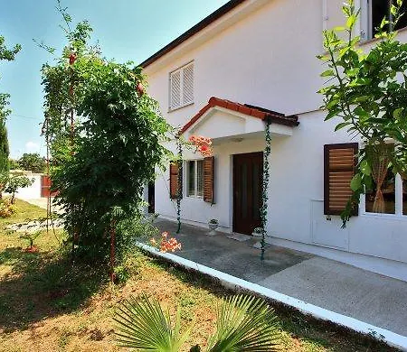 Bella 2010