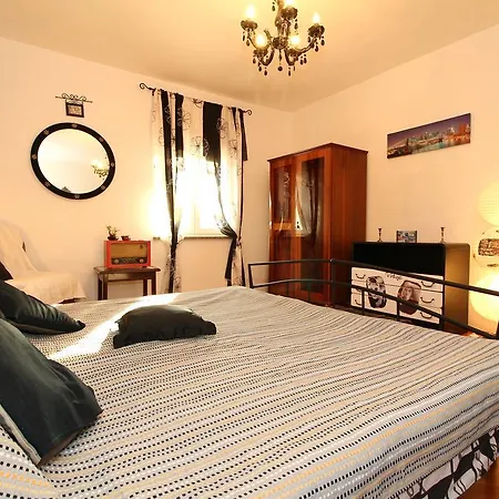 Apartman Bella 2010 Ližnjan